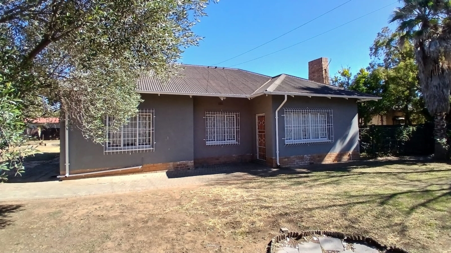 5 Bedroom Property for Sale in Park West Free State